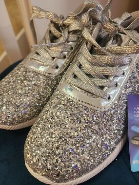 New Belos Flex Foam Glittery Silver Lace-Up Comfort Sneakers- Size 8